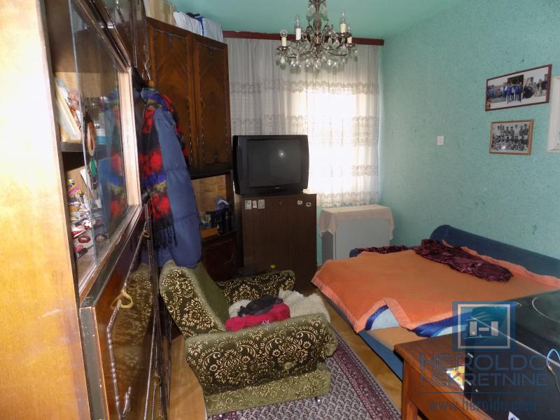 Stan u strogom centru pogodan i za poslovni prostor 5