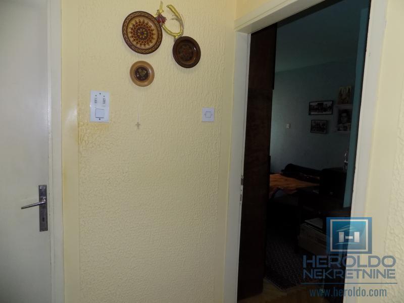 Stan u strogom centru pogodan i za poslovni prostor 6