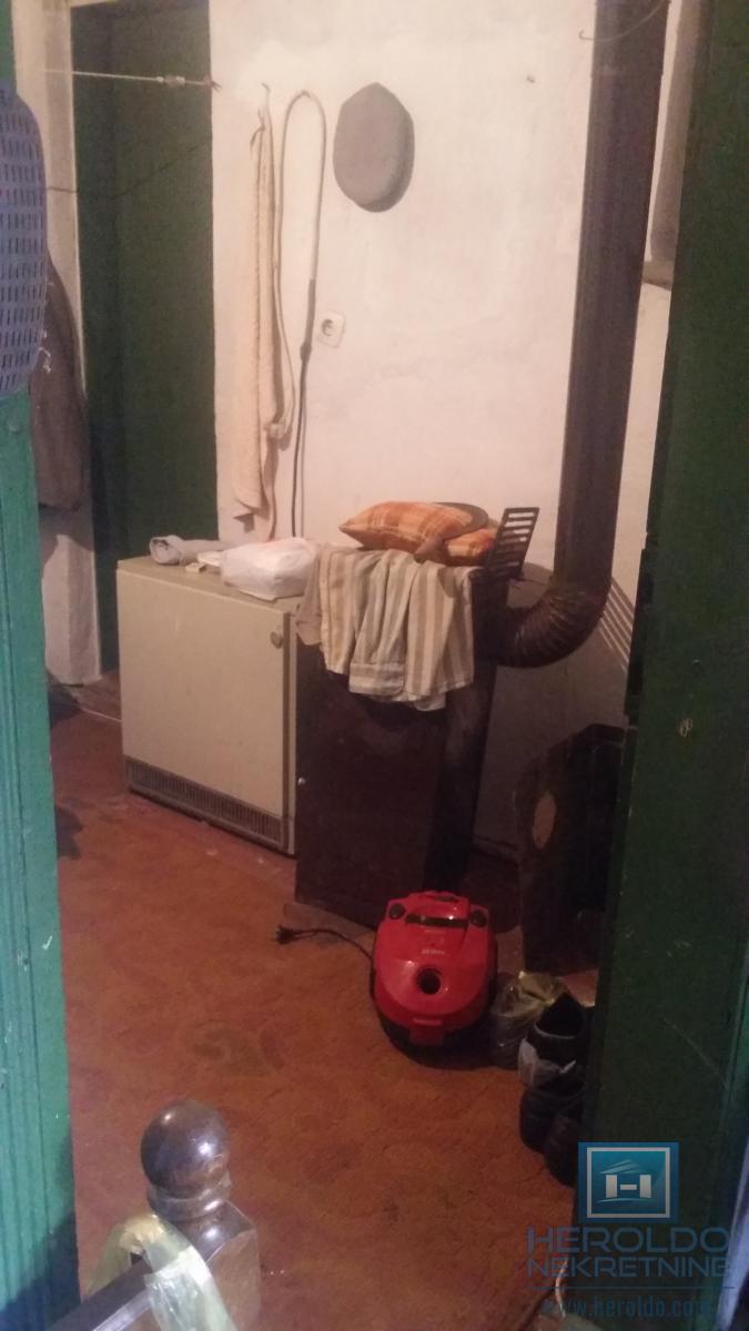 Starija kuća u centru sela Vojska 27