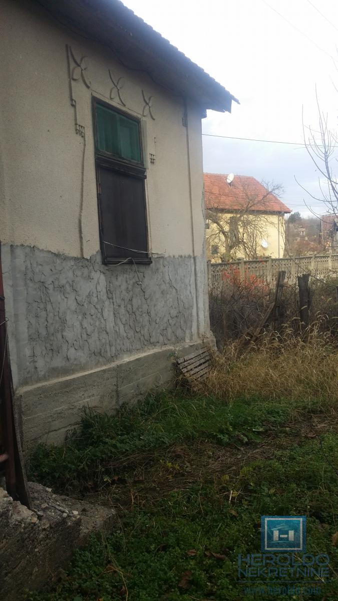 Starija kuća u centru sela Vojska 38