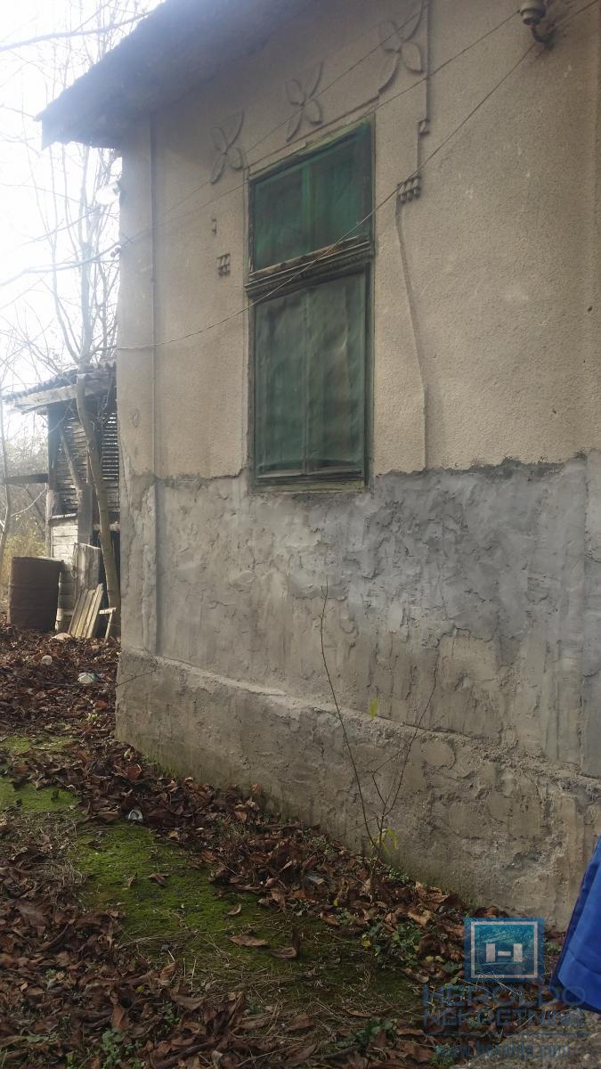 Starija kuća u centru sela Vojska 39