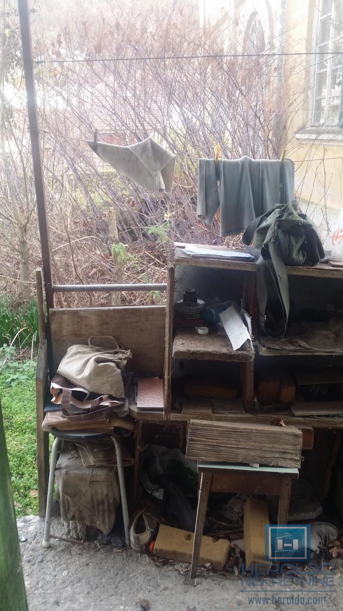 Starija kuća u centru sela Vojska 34