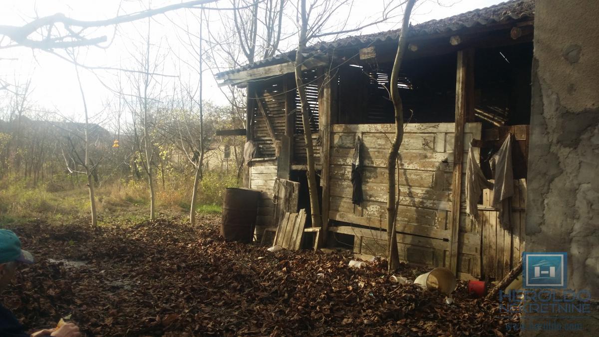 Starija kuća u centru sela Vojska 5