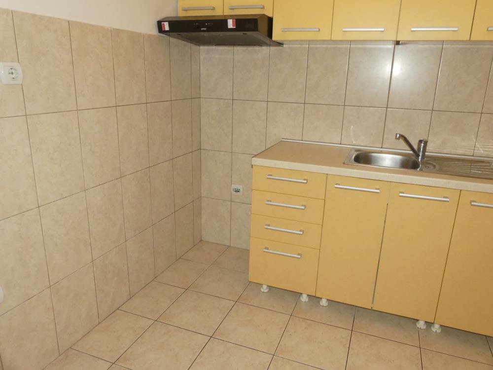 Trosoban stan na prodaju 14