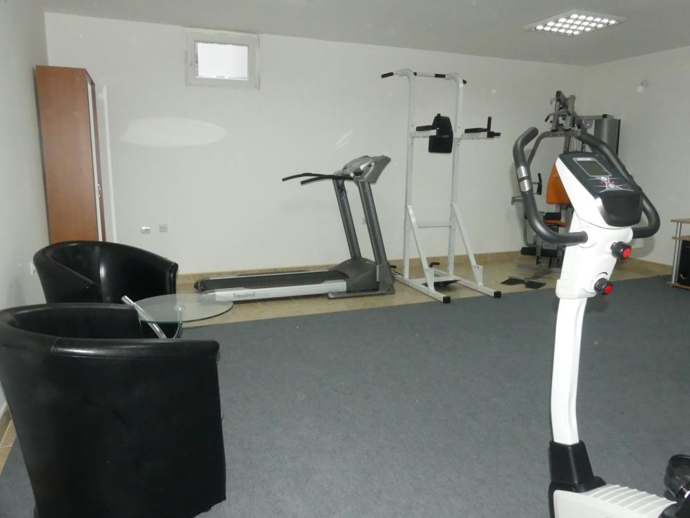 Trosoban stan na prodaju 18