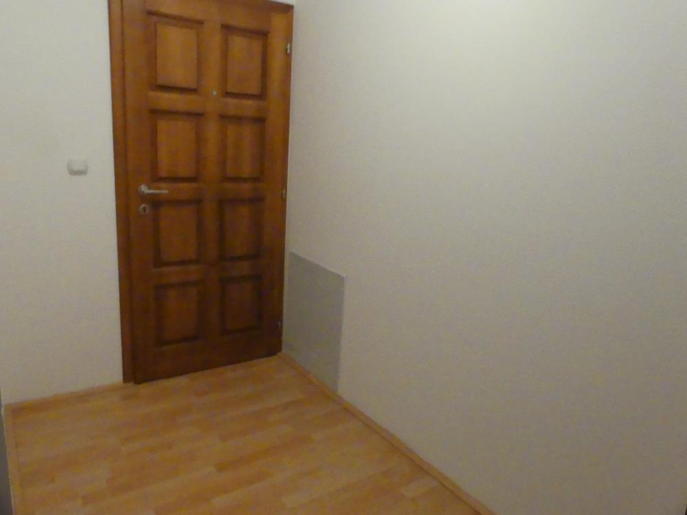 Trosoban stan na prodaju 1