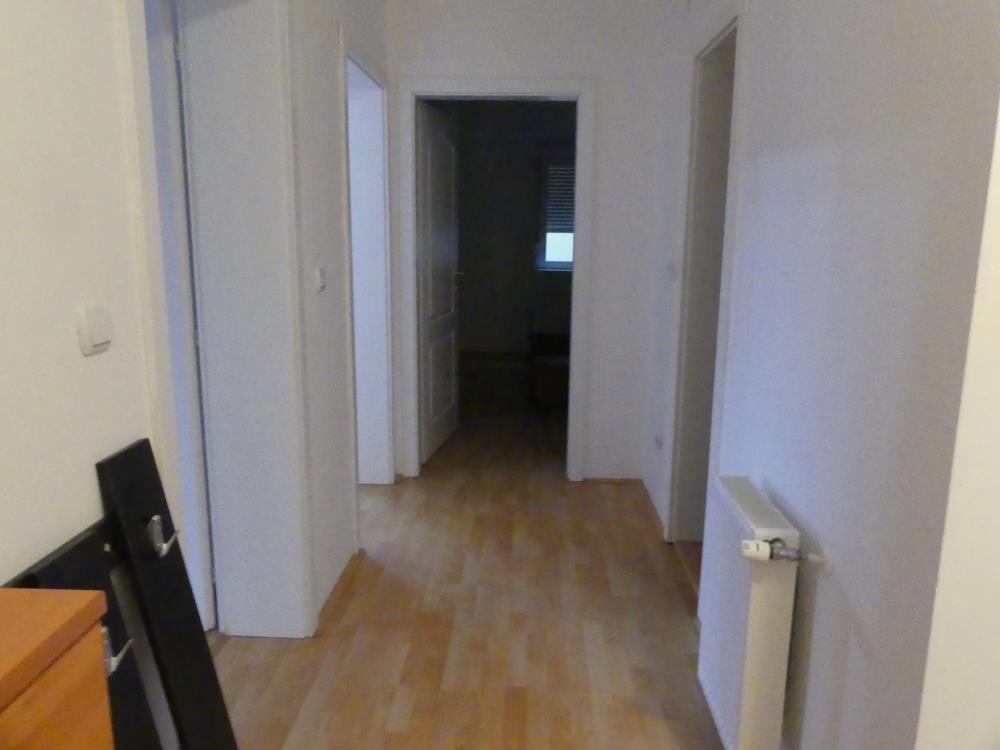 Trosoban stan na prodaju 3