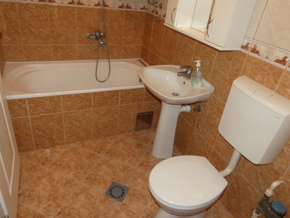 Trosoban stan na prodaju 10