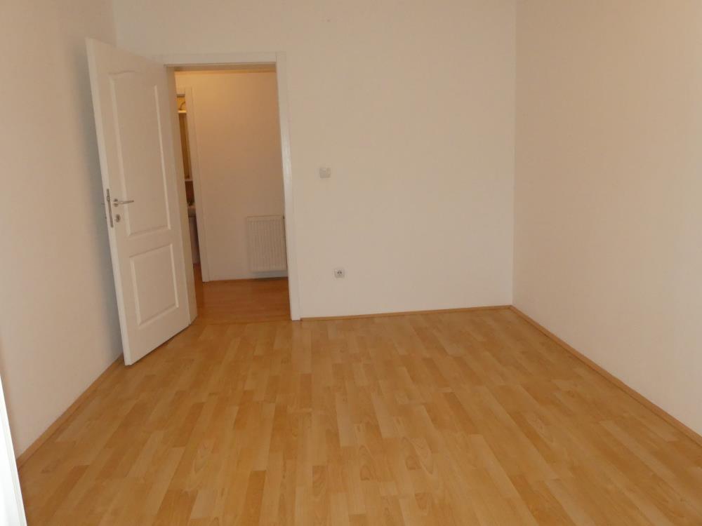 Trosoban stan na prodaju 6