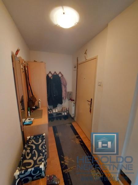 Trosoban stan na Sarinoj Međi, Jagodina 12