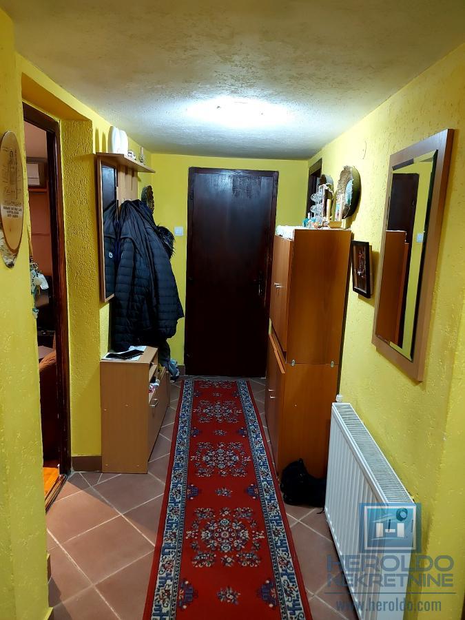 Trosoban stan od 77m2 na pijaci 11