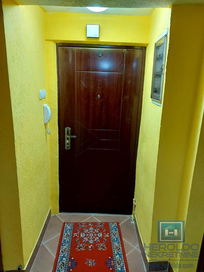 Trosoban stan od 77m2 na pijaci 12