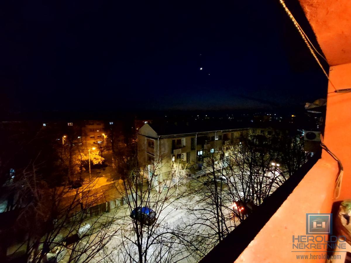 Trosoban stan od 77m2 na pijaci 14