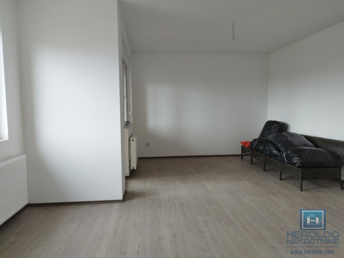 Trosoban stan u širem centru 4