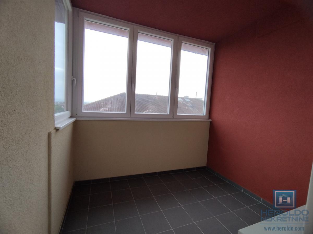 Trosoban stan u širem centru 5