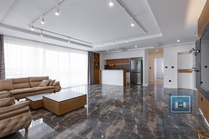 Unique luxury penthouse, Jagodina 10