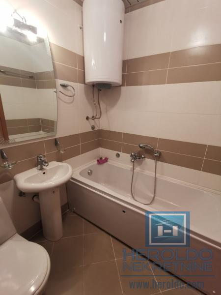 Useljiv dvosoban stan, Vašarište 15