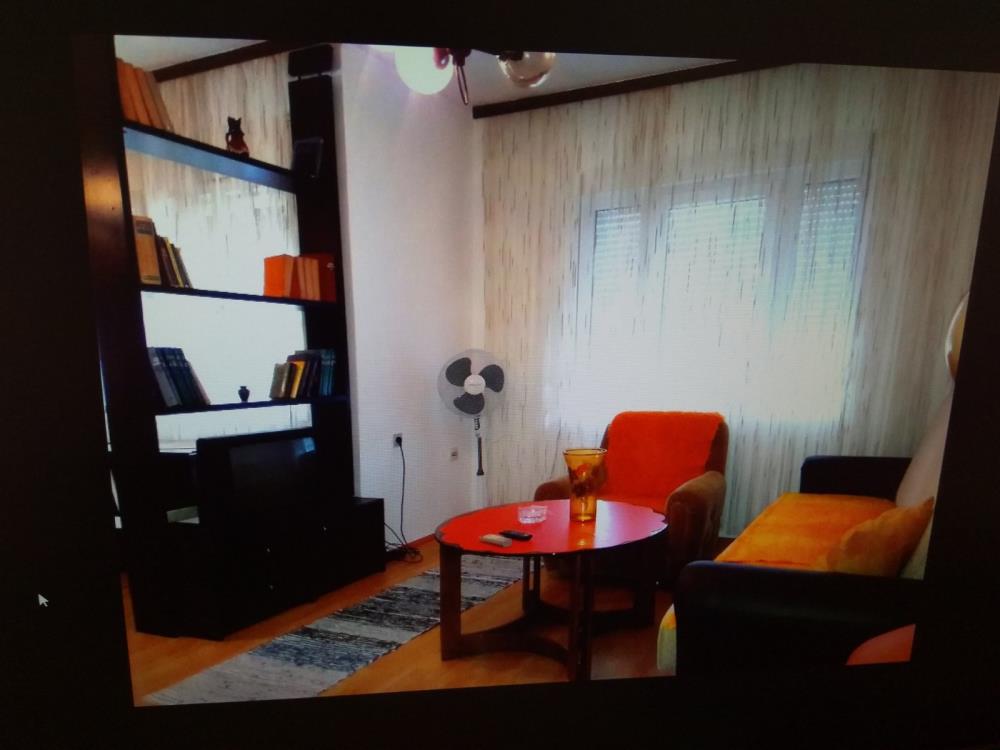 PRILIKA KOJA SE NE PROPUŠTA! Kuća na ODLIČNOJ lokaciji – idealna za stanovanje i investiciju! 2