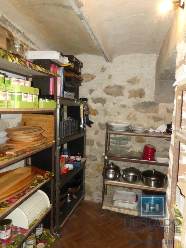 velika, prelepa kuća za višečlanu porodicu 37