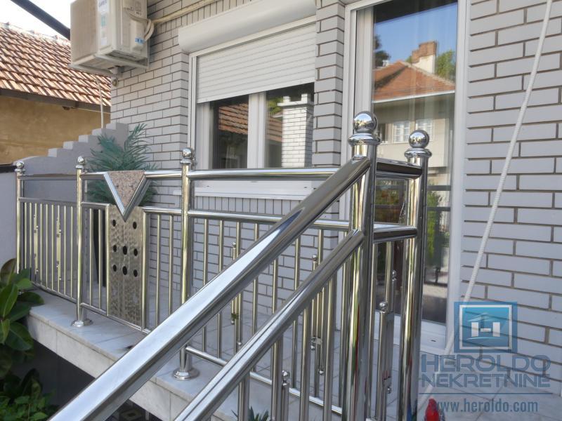 velika, prelepa kuća za višečlanu porodicu 41