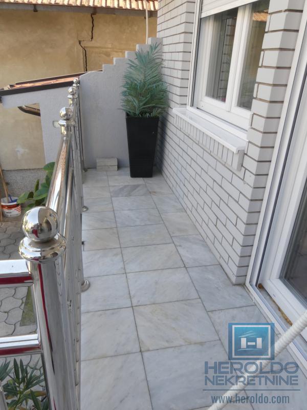 velika, prelepa kuća za višečlanu porodicu 43