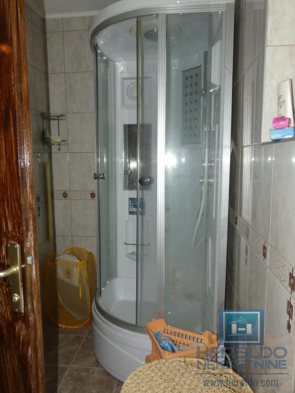 velika, prelepa kuća za višečlanu porodicu 87