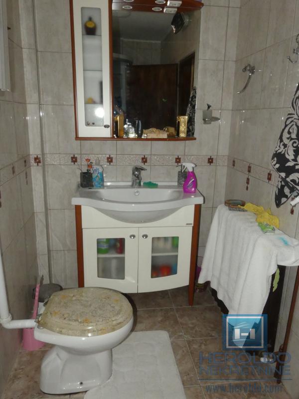 velika, prelepa kuća za višečlanu porodicu 89