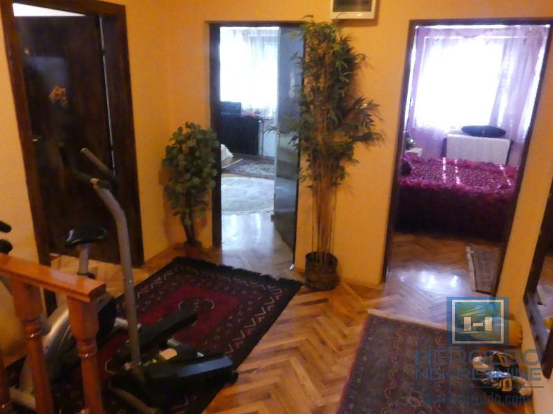 velika, prelepa kuća za višečlanu porodicu 92