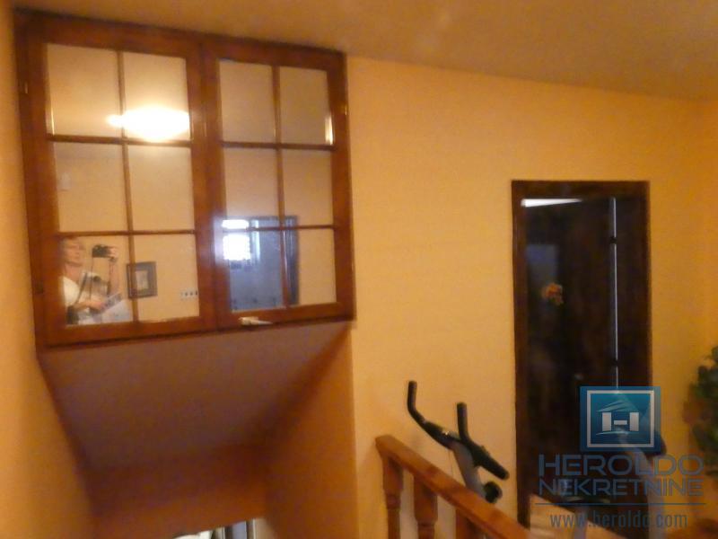 velika, prelepa kuća za višečlanu porodicu 93