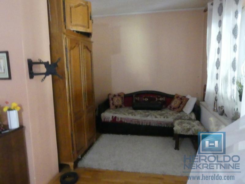 velika, prelepa kuća za višečlanu porodicu 60