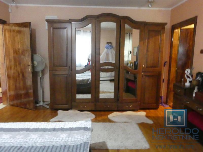 velika, prelepa kuća za višečlanu porodicu 61