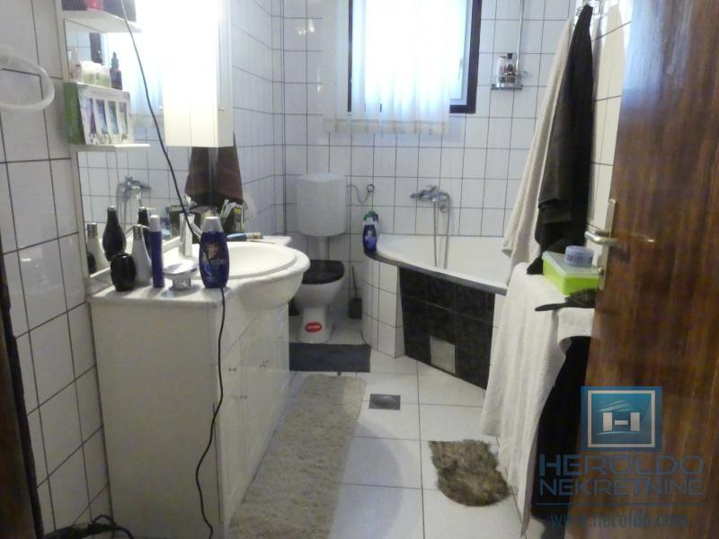 velika, prelepa kuća za višečlanu porodicu 62