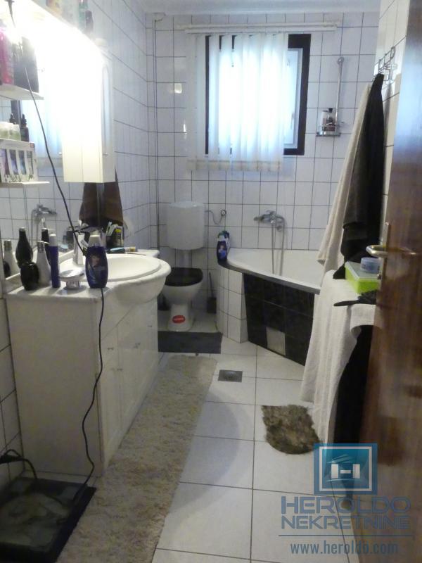 velika, prelepa kuća za višečlanu porodicu 63