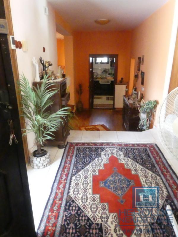 velika, prelepa kuća za višečlanu porodicu 66