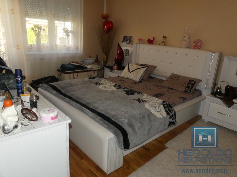 velika, prelepa kuća za višečlanu porodicu 45