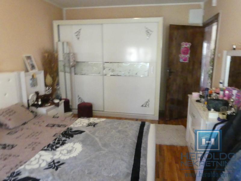 velika, prelepa kuća za višečlanu porodicu 48