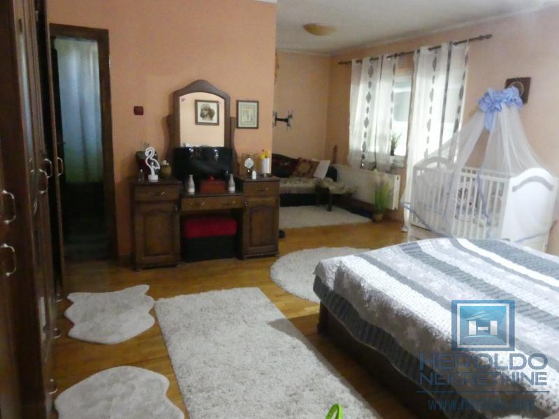 velika, prelepa kuća za višečlanu porodicu 49