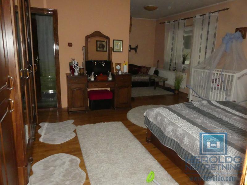 velika, prelepa kuća za višečlanu porodicu 51