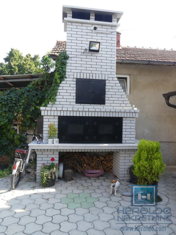 velika, prelepa kuća za višečlanu porodicu 2