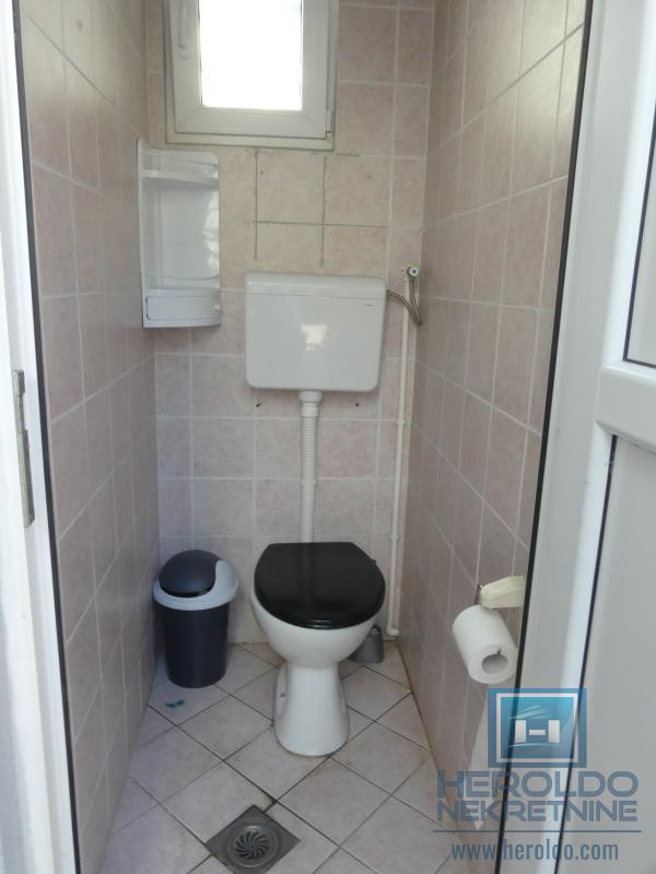 velika, prelepa kuća za višečlanu porodicu 4