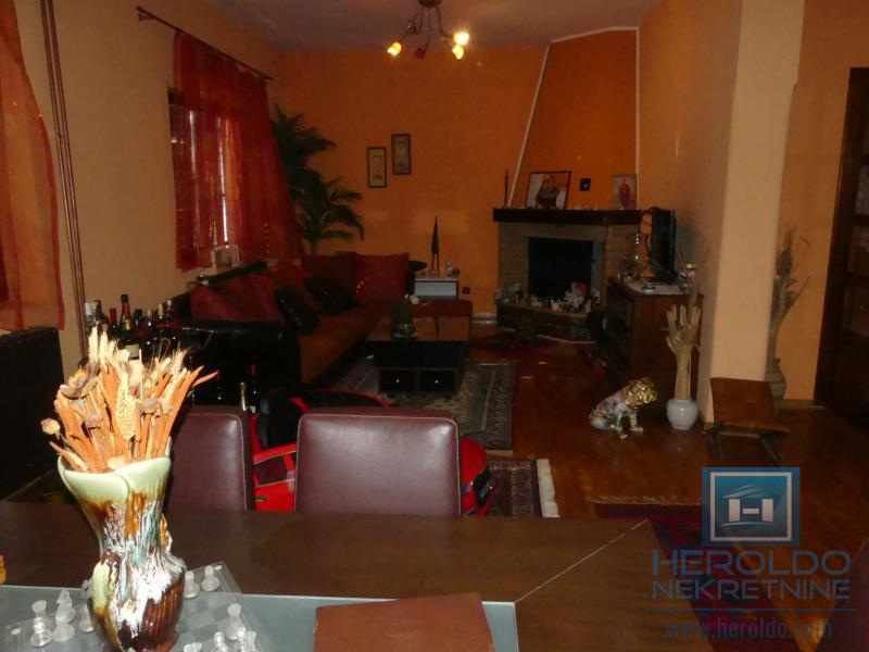 velika, prelepa kuća za višečlanu porodicu 69