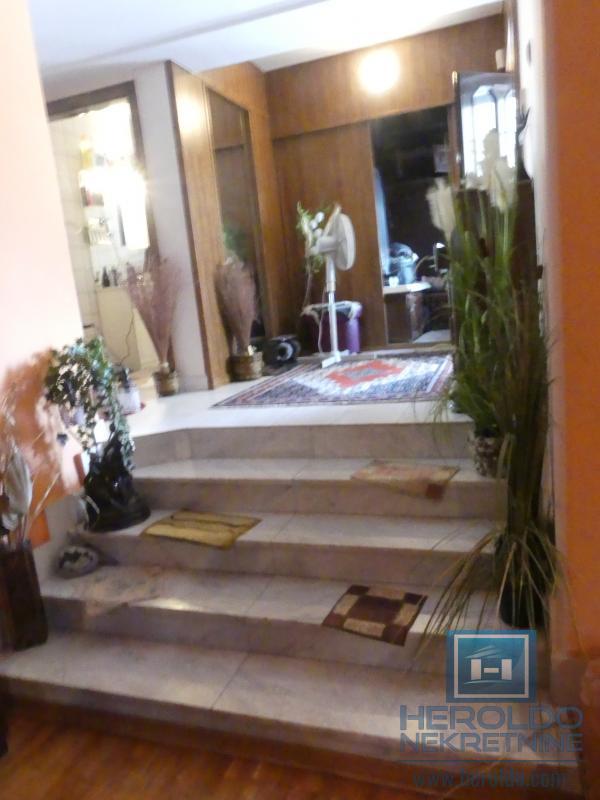 velika, prelepa kuća za višečlanu porodicu 71