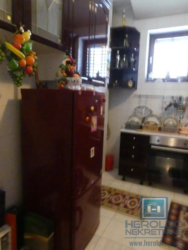 velika, prelepa kuća za višečlanu porodicu 73