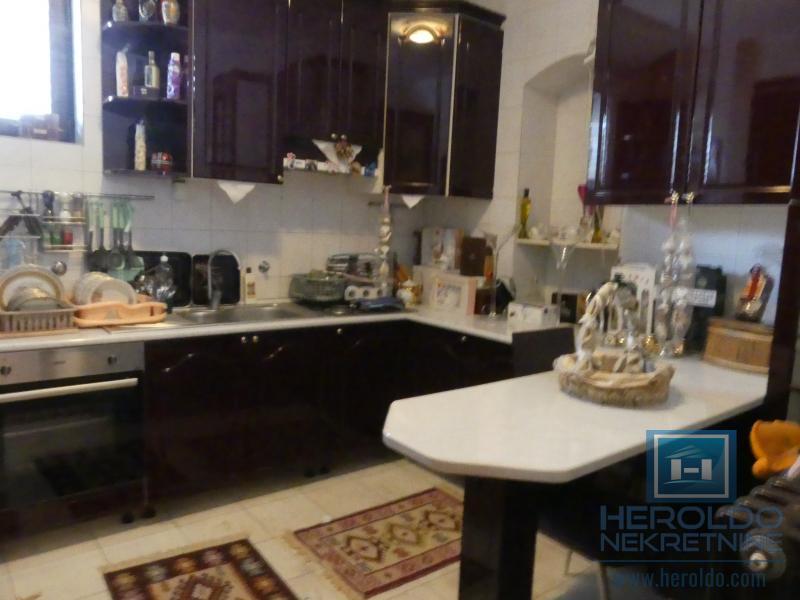 velika, prelepa kuća za višečlanu porodicu 74