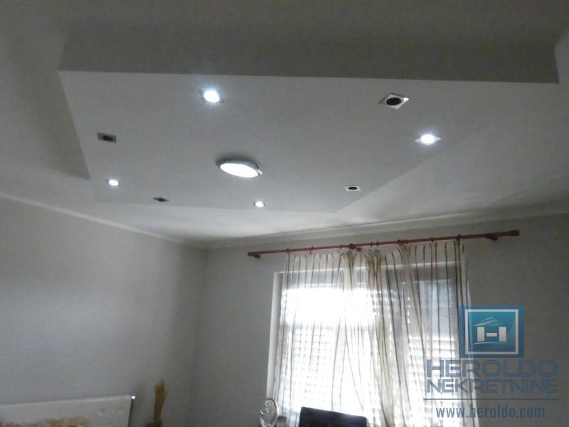 velika, prelepa kuća za višečlanu porodicu 77