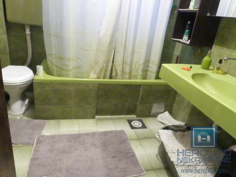 velika, prelepa kuća za višečlanu porodicu 52