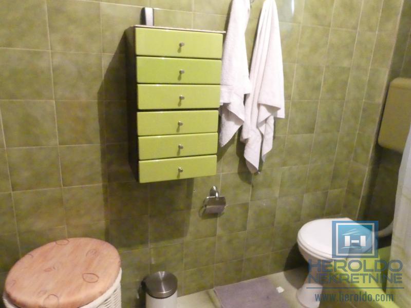 velika, prelepa kuća za višečlanu porodicu 54