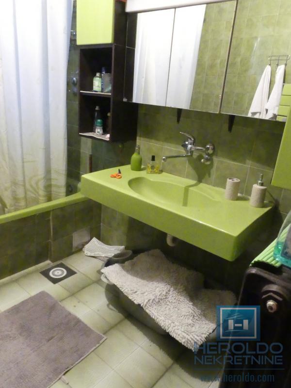 velika, prelepa kuća za višečlanu porodicu 55