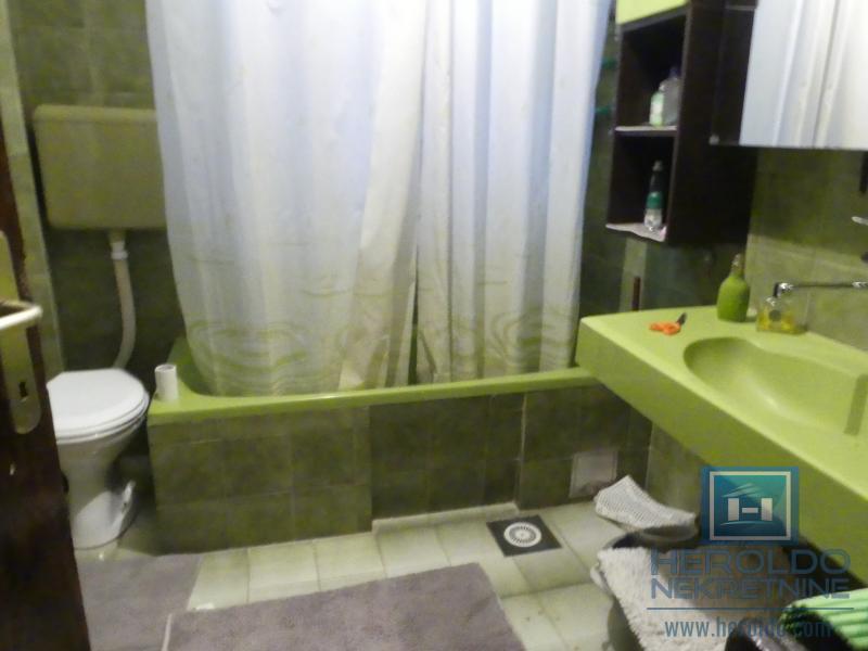 velika, prelepa kuća za višečlanu porodicu 56