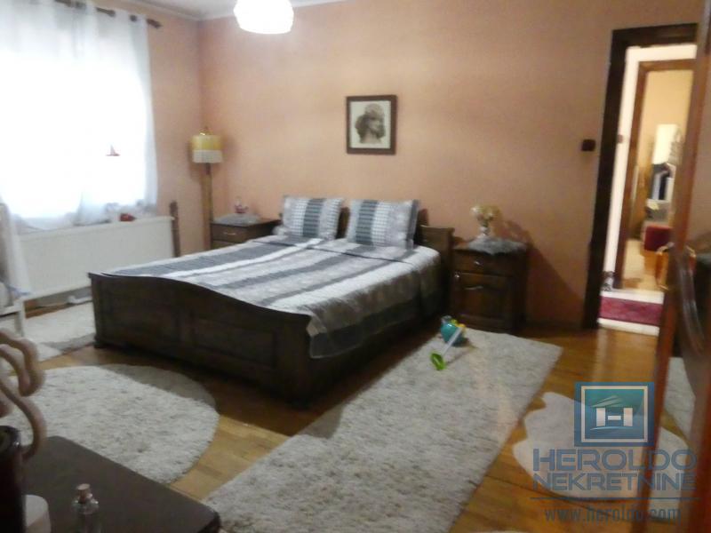 velika, prelepa kuća za višečlanu porodicu 57